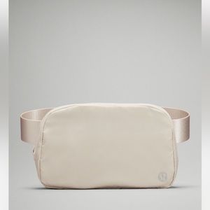 Lululemon Everywhere Belt Bag NWT